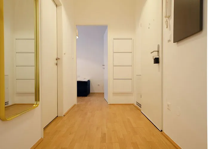 Charming Historical Near Centre Apartmán *