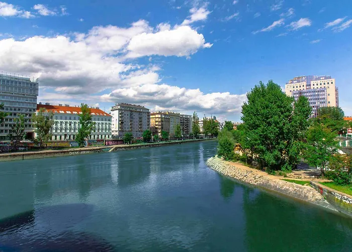 Charming Historical Near Centre